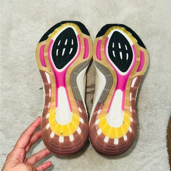 Adidas Ultraboost 22 Women’s Running Shoes Size 10 - Picture 9 of 10